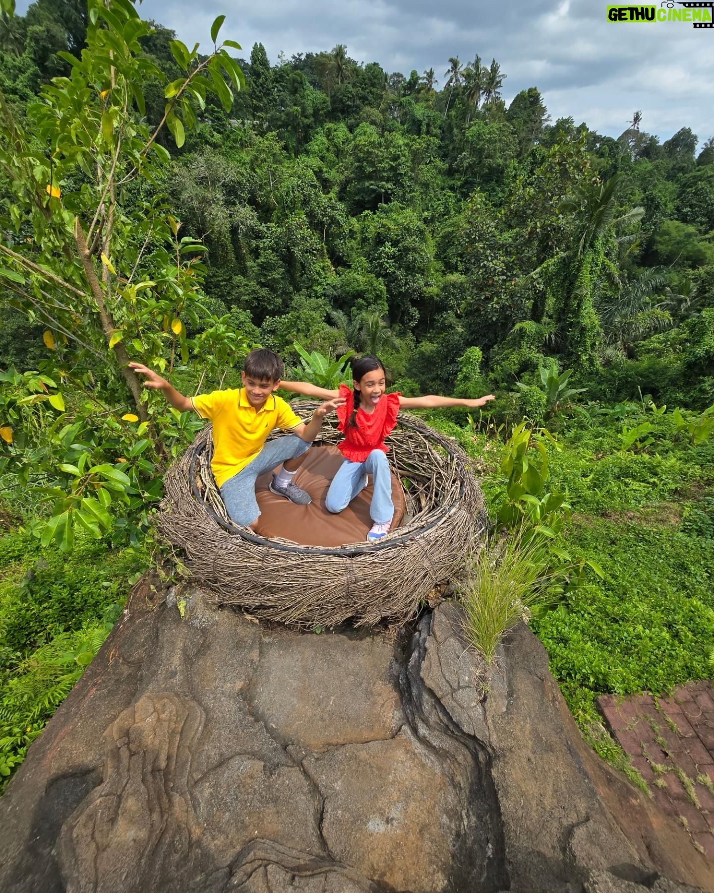 Farid Kamil - 12.7K Likes - Seharian di Kota Ubud Bali
#romantikaastro @cogearproductions