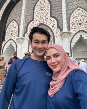 Farid Kamil Instagram - Selamat Hari Raya dari KL & seterusnya dari Bukit Merah, Perak 💫

Dressed in @kesumaqalbu