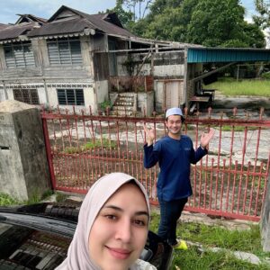 Farid Kamil Instagram - Selamat Hari Raya dari KL & seterusnya dari Bukit Merah, Perak 💫

Dressed in @kesumaqalbu