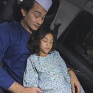 Farid Kamil Instagram - Selamat Hari Raya dari KL & seterusnya dari Bukit Merah, Perak 💫

Dressed in @kesumaqalbu
