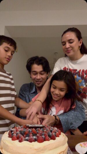 Farid Kamil Instagram - Celebrated just the 4 of us a few hours before your birthday 🎈 @faridkamilz in our usual stripped down fashion.

The kids and I love you very much, may Allah bless you here and more in the hereafter, keep you healthy & bless you with abundance of joy, laughter & wealth that brings benefit to you & those around you. May Allah answer all the prayers you hope to be answered and whatever challenges He has for you to shape & polish you into the person you will be most proud of at the end of the day. 

✨🫶🦋