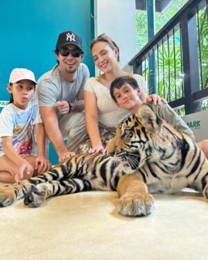 Farid Kamil Instagram - Melawat Harimau di Tiger Sanctuary , Pattaya. Muhammad ada perlawanan bola di sini dan kebetulan bermain untuk team Tiger U12 (Malaysia).