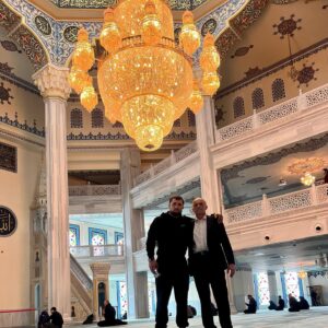 Faridun Odilov Instagram - Что может быть лучше , когда твоя Опора находится рядом с тобой ❤️
#отец #мояопора #семья