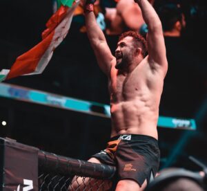 Faridun Odilov Instagram - ⚔️

Пост благодарения барои хамаи шерои нар 🦁

- Бародаро хаматонда от души по братский всех вас обнял 🫂 
Всем кто болел , переживал , писал , и тем кто разрывал арену криками ) 
Эту поддержку чувствовал очень сильно❤️
Братья вы просто лучшие 💯
Когда братья вместе шайтаны плачут ))

-И конечно же тем людям которые не верили в меня.Вас тоже благодарю , без вас никуда 🤫)) 
Будьте добрее , не злорадствуйте, очистите своё сердце немножко 😉
Победы и поражения от Всевышнего ☝️

Точикон хамавакт сарчаму, якчам бошан Ин шо Аллох , тогда хамавакт будет Точикистон ба пеш🇹🇯