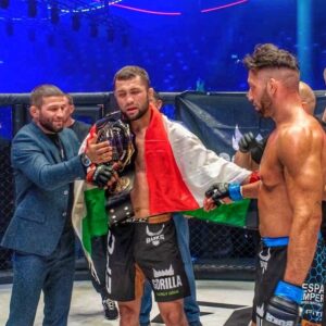 Faridun Odilov Instagram - Ассаламалейкум всем . Приветствую вас всех ✋🏻

- Многие ещё не знают , все ещё пишут на счёт моего боя .
Очень многие ждали мой бой , писали , спрашивали . Почему я не подрался ? 
Я усердно готовился, два тяжелейших сборов провёл , был в наилучшей форме . И очень жаждал подраться , так как это моя работа , и кроме как бить людей и ничего и не умею . 
-Было потрачено много сил в подготовку, и много денег . Я дерюсь , для того чтоб прокормить себя и свою семью . Хотя и получаю копейки ( один большой поход в магазин 😃)Но не получилось подраться , на все воля Всевышнего . 

- Готовился сначала 2 месяца как вы все говорите Легенде 🤦🏻‍♂️, но он соскочил . Потом поменяли соперника , а потом и вовсе отменили турнир . И в конечном итоге без боя.
Гуфтан турнир намешава, да хдам бой нашёл да дга организация , но сар надодан мора.
#одамнабдайино#хайфамиденхддтооон

Ин ша Аллах на все воля Всевышнего, так что братья , я сам жду свой бой. Ин ша Аллах после Рамадана я вас всех обрадую 📞
Якчоя мо хамамон Сила 💪🏻.#