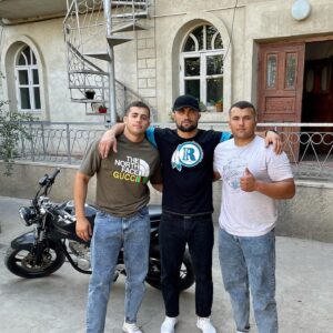 Faridun Odilov Instagram - Родные ❤️

Кто рядом есть и был без выгодных причин ☝🏽

Со временем все в нашей жизни меняется. Меняемся мы сами, наше окружение, друзья , братья , знакомые….
Все приходят и уходят. Все временно.
Всему и у всех есть срок) 

Но всю дорогу они были, и есть Альхамдулиллах 
#хамавактзиндаюсарбаландбошед❤️