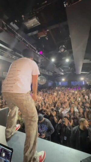 Fateh Doe Instagram - I’m a different person on stage.. or in this case, ledge. 

Thank you for rocking with me 🤞🏽
