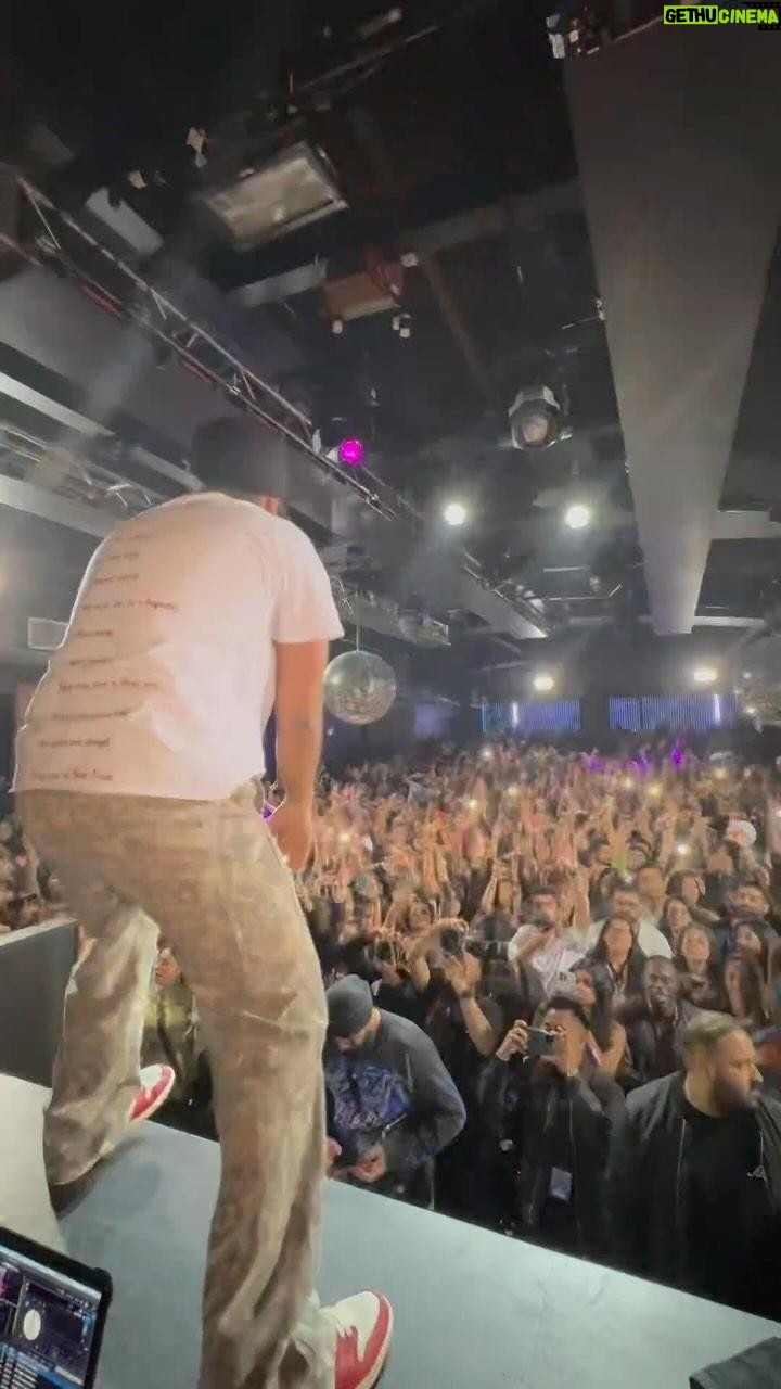 Fateh Doe - 3 Likes - I’m a different person on stage.. or in this case, ledge.
Thank you for rocking with me 🤞🏽