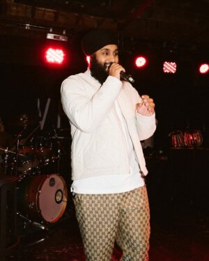 Fateh Doe Instagram - TORONTO • “The Homecoming show” 

This was my best Toronto show dus far. Having all my friends and family there made it extra special ❤️🤞🏽

SACRAMENTO • NOV 2ND

Photos by @harmandulay
