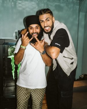 Fateh Doe Instagram - TORONTO • “The Homecoming show” 

This was my best Toronto show dus far. Having all my friends and family there made it extra special ❤️🤞🏽

SACRAMENTO • NOV 2ND

Photos by @harmandulay