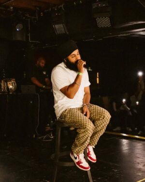Fateh Doe Instagram - TORONTO • “The Homecoming show” 

This was my best Toronto show dus far. Having all my friends and family there made it extra special ❤️🤞🏽

SACRAMENTO • NOV 2ND

Photos by @harmandulay