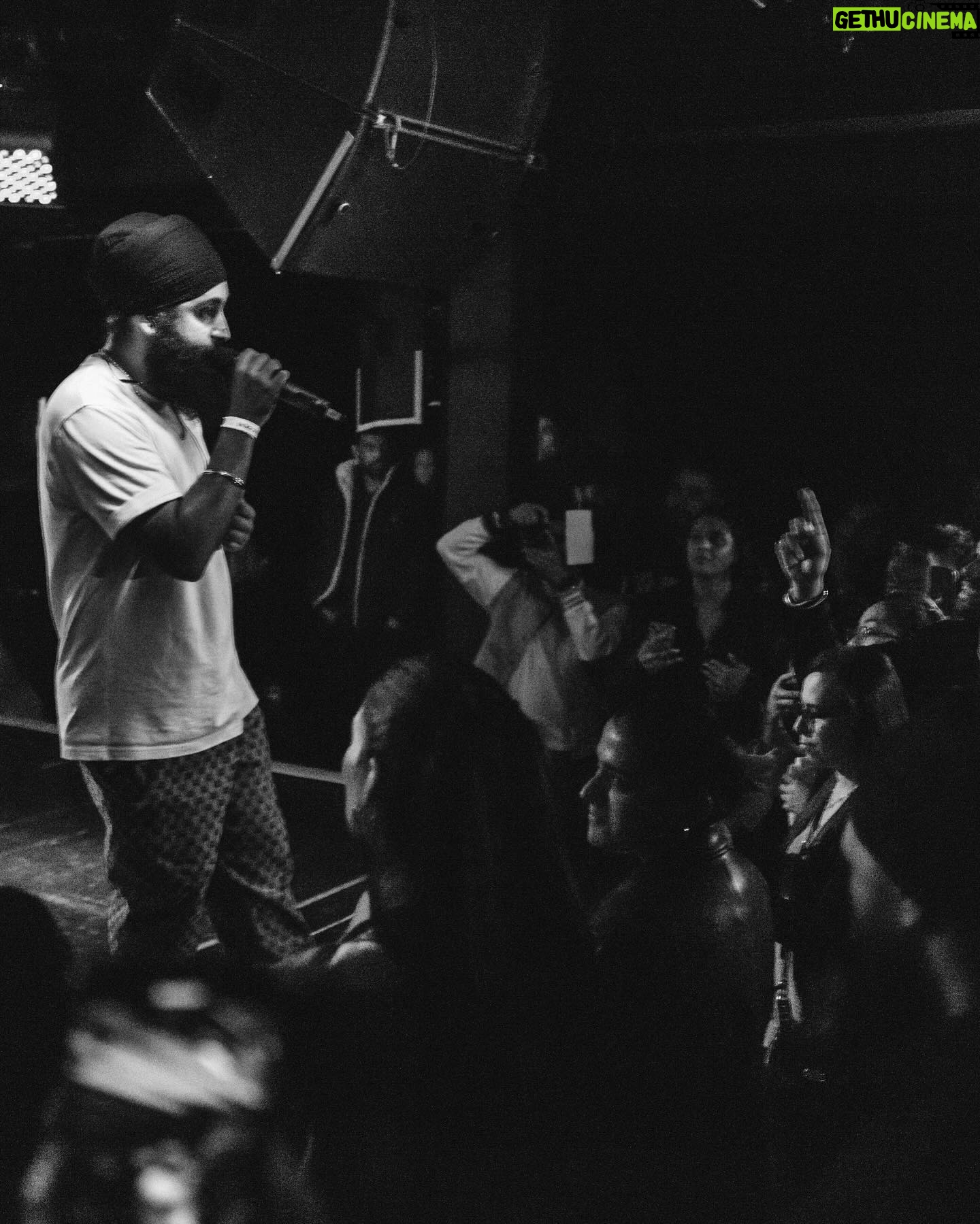 Fateh Doe - 3 Likes - TORONTO • “The Homecoming show”
This was my best Toronto show dus far. Having all my friends and family there made it extra special ❤️🤞🏽
SACRAMENTO • NOV 2ND
Photos by @harmandulay