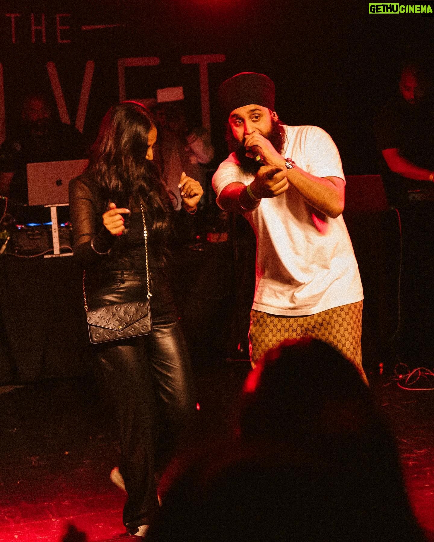 Fateh Doe - 3 Likes - TORONTO • “The Homecoming show”
This was my best Toronto show dus far. Having all my friends and family there made it extra special ❤️🤞🏽
SACRAMENTO • NOV 2ND
Photos by @harmandulay