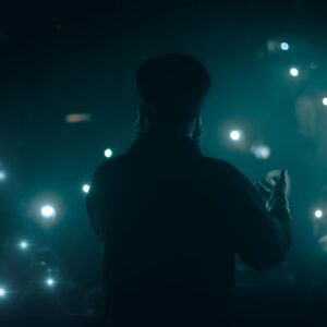Fateh Doe Instagram - My first time performing in Winnipeg and it was spectacular. The missed flights and bad airbnb just made it more memorable 😅 (Watch the last slide to see me almost get trampled)

Toronto Thursday • NYC Saturday. 

📸 by @dilshaan8.raw 

Thank you @pannutharaj & @condor_style1