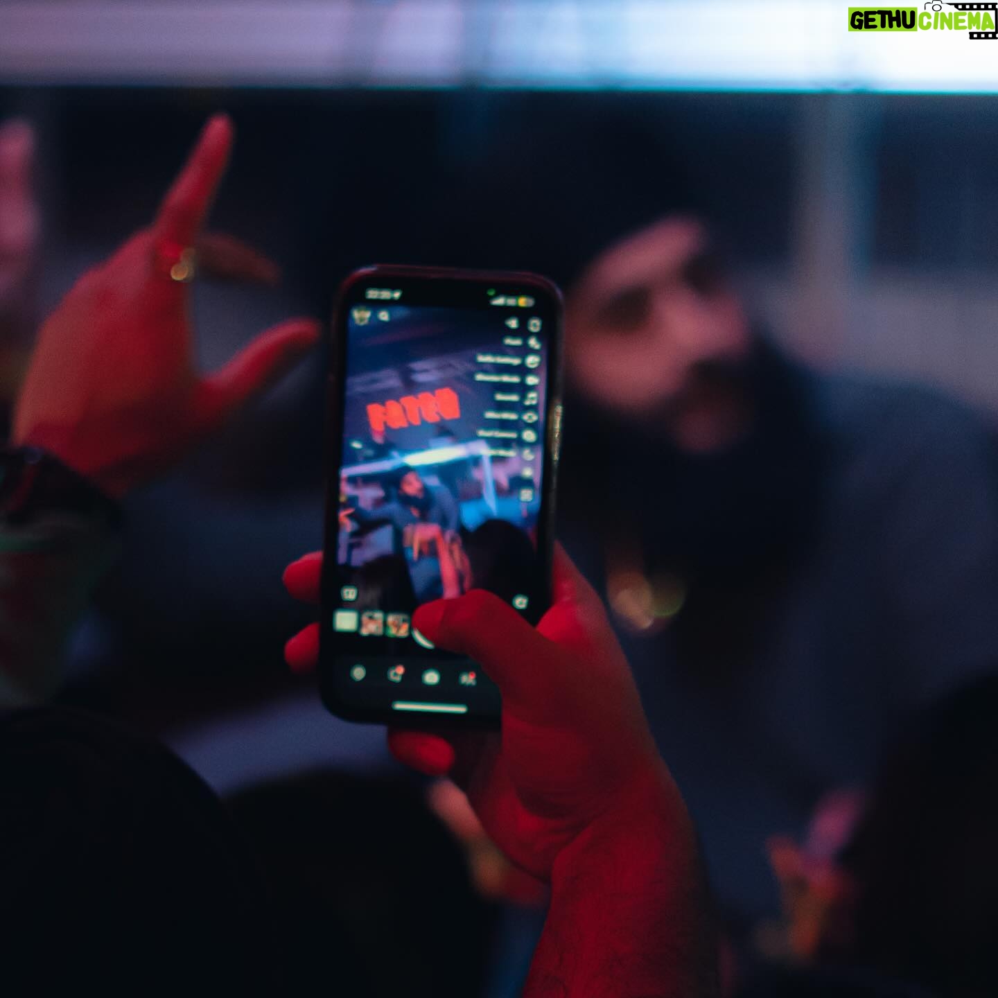 Fateh Doe - 3 Likes - My first time performing in Winnipeg and it was spectacular. The missed flights and bad airbnb just made it more memorable 😅 (Watch the last slide to see me almost get trampled)
Toronto Thursday • NYC Saturday.
📸 by @dilshaan8.raw
Thank you @pannutharaj & @condor_style1