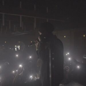 Fateh Doe Instagram - My first time performing in Winnipeg and it was spectacular. The missed flights and bad airbnb just made it more memorable 😅 (Watch the last slide to see me almost get trampled)

Toronto Thursday • NYC Saturday. 

📸 by @dilshaan8.raw 

Thank you @pannutharaj & @condor_style1