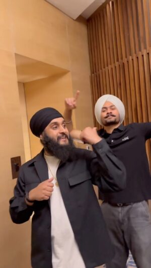Fateh Doe Instagram - Still The Same ft. @himmatsandhu84 & @yeahproof • Out Now

Song was so new I kept forgetting the lyrics 😂