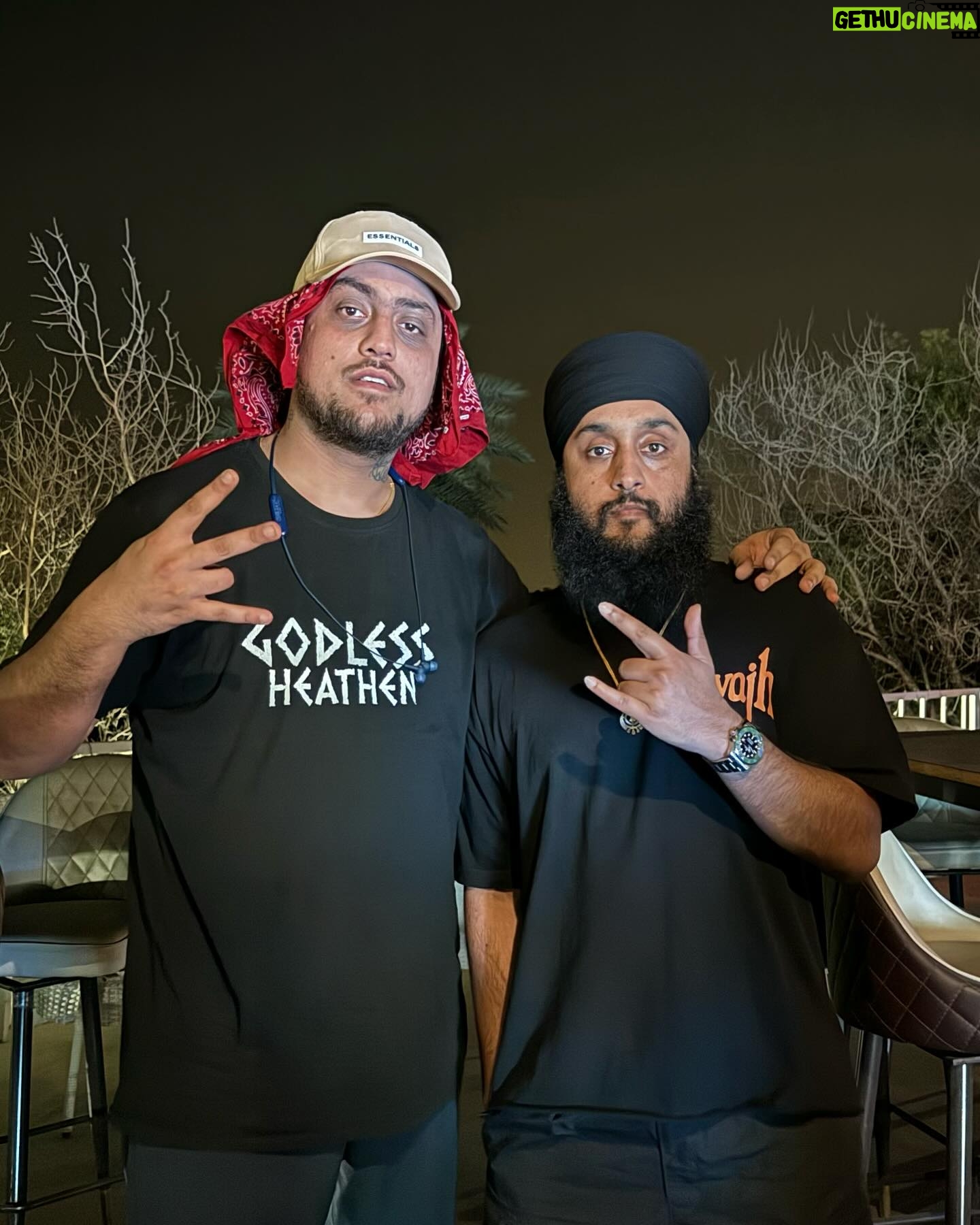 Fateh Doe - 11.5K Likes - Chandighar w/ a few friends 🤞🏽