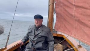 Fatih Akin Instagram - Never get out of the boat… #amrumfilm #amrum #detlefbuck @bravebuck @warnerbrosde @lararosa_f @lena_prosteder @maggi_mackuth @annkrishomann @kwlindenlaub @rialto.film