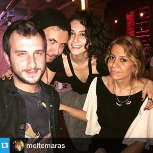 Fatih Artman Instagram - #Repost @meltemaras with @repostapp. ・・・ Madem #1milyon u gectik kutlarizzzz💃💃🎊🎊🎉🎉💃🎊🎊💃