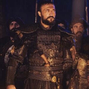 Fatih Ayhan Instagram - Bu akşam harika bir bölüm geliyor @kurulusdizisi saat 20:00 de ATV’de. @bozdagfilm @mehmetbozdag fotoğraflar yetenekli objektif @eceunsu 👊🏽