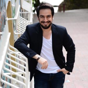 Fatih Doğan Instagram - Maskelerin gülüşleri saklamadığı günlerden. ✨  #mutluakşamlar