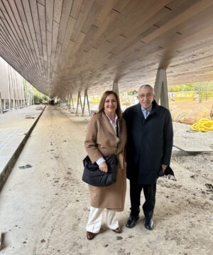 Fátima Campos Ferreira Instagram - Vem aí Artur Santos Silva em “Primeira Pessoa”.
Aqui está… na obra da nova Pala do CAM da Gulbenkian. 
Foi Presidente da Gulbenkian, fundador de Serralves e um dos pais da banca em Portugal.
Homem de fortes convicções sociais, é reconhecido pelo sua vocação agregadora e colaborativa.
Para lá da banca e das Artes , à frente da fundação La Caixa, desenvolve um importante papel social no setor da saúde.
Próxima quarta feira, 10 de Abril, 21 H, RTP1

#primeirapessoartp