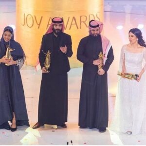 Fayez Bin Jurays Instagram - الحمدلله وبفضل الله فزنا بجائزة الوجة الجديد 😍👑🌟
شكراً لك من ساهم ودعمني 🤍🤍
After a very long road 
I could say today I am an award winner ( raising star ) alhamdllah 
WE DID IT !!