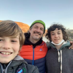 Federico Amador Instagram - Les AMO mis aventureros, montaña, estepa, montes, cerros, arena, barro, sol y lluvia de punta a punta creks, buenardos, chidos, nememes y locovich😆aguante luisito, Germán, brawlstars, fortnite y minecraft 😅allá vamos, sin prisa pero sin pausa❤️😎🤙🏽
.
Ah no te olvides, VOLVE A LA NATURALEZA 💪🏽👊🏼
.
#lossigodesdeatras #volvealanaturaleza