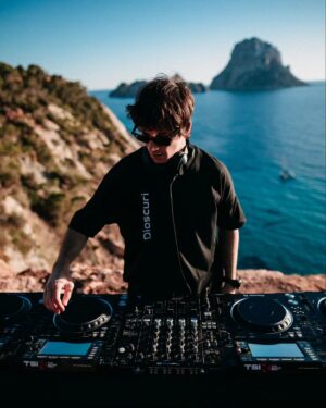 Federico Costantini Instagram - Premiered by @edxmusic my new track SAVE ME is coming out this Friday. 
Here are a few shots from my epic live session in Es Vedrà 🌊

@sirupmusic 
@pinkstarrec 
@kontorrecords