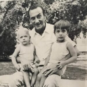 Federico D'Elía Instagram - Feliz día del padre “campeón”. Ya habrá tiempo para el beso y el abrazo, te quiero mucho, mucho! ❤️...me acota mi viejo que la señora es la mamá del Flaco Poletti.