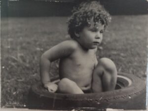 Federico Olivera Instagram - Red Hot Chili Peppers con rulos. 1972. Argentina
Yo creí que iba a tener una banda, cantar en cueros a puro rulo y  con chupete en mano. No sé me dió. No estuve en el lugar correcto, en el momento correcto.

#redhotchilipeppers