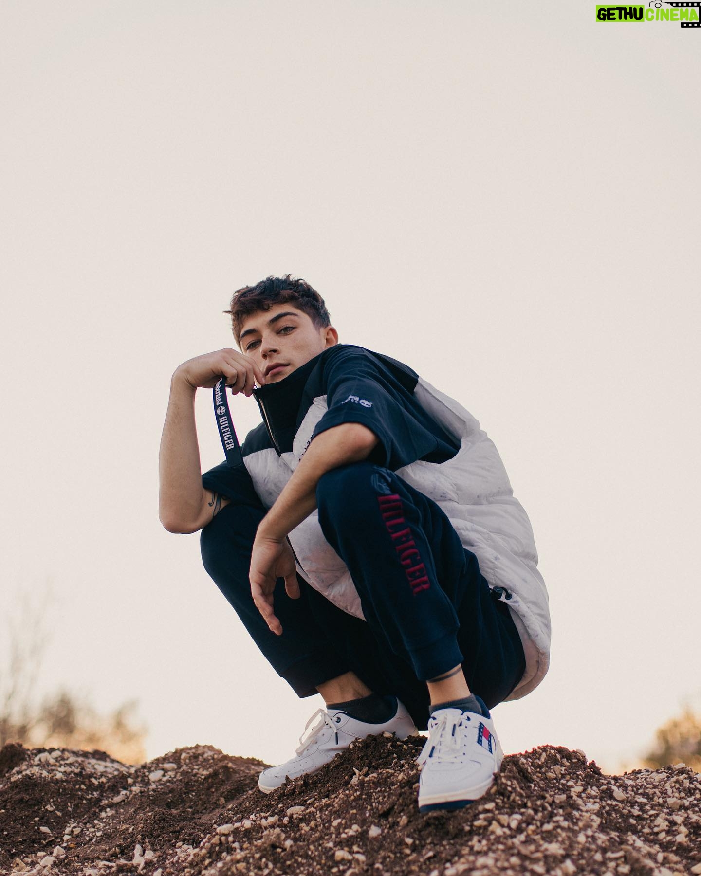 Federico Russo - 27.6K Likes - Always take the beauty that the day can give you.
Here wearing the new #TOMMYXTIMBERLAND available on @yoox #yoox @tommyhilfiger #TommyHilfiger
with a special friend @jennydenucci
❤️✨