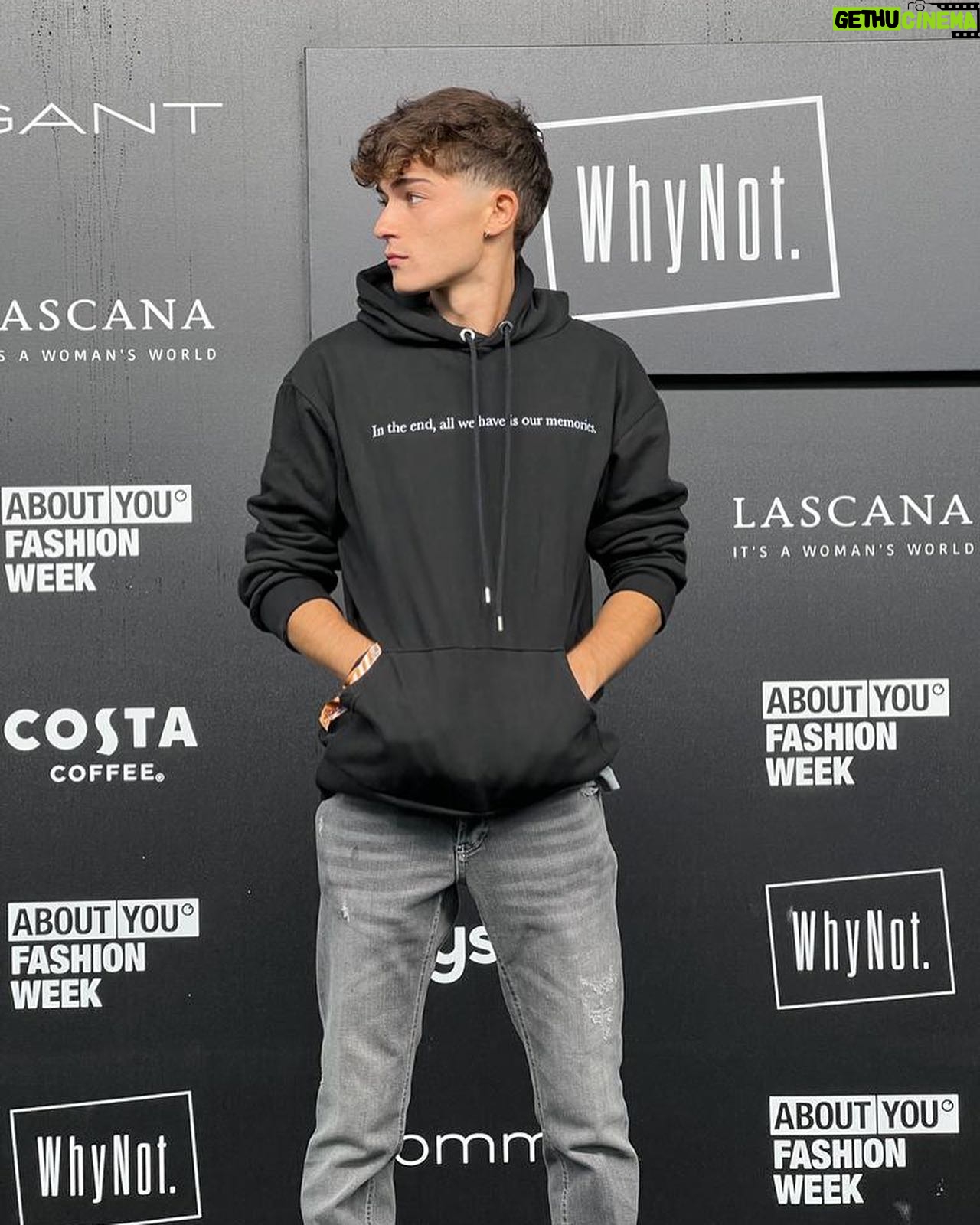 Federico Russo - 26K Likes - MI. 🖤
Grazie ad @aboutyou_it per lo splendido evento.
E grazie agli amici di @entreamis_official per il regalo.
#whynot
#aboutyou