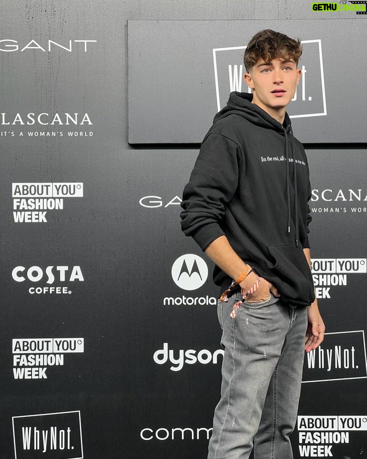 Federico Russo - 26K Likes - MI. 🖤
Grazie ad @aboutyou_it per lo splendido evento.
E grazie agli amici di @entreamis_official per il regalo.
#whynot
#aboutyou