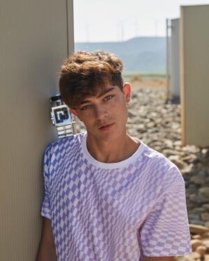 Federico Russo Instagram - Il profumo del deserto accompagnato dalla nuova fragranza di @pacorabanne Phantom. Il risveglio dei sensi. 

#phantompacorabanne 
#pacorabanneparfums 
#adv