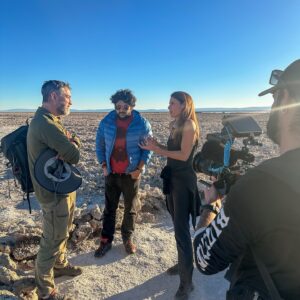 Felipe Braun Instagram - Hace algunos días estuvimos junto a @caroescobartv y Pablo Zamora en la Laguna Chaxa, en el Salar de Atacama, a unos 60 km de San Pedro. 

Quedé impresionado con este lugar que es ideal para observar flamencos, ya que debido a su poca profundidad, les permite alimentarse y disfrutar de la laguna.

¿Conocen la Laguna Chaxa? Dentro de poco se los vamos a presentar en #SobrelaTierra por @canal_13c 
¡No se lo pierdan!
.
.
.
#sobrelatierra13c #naturephotography #flamencos #lagunachaxa #sanpedrodeatacama #atacama