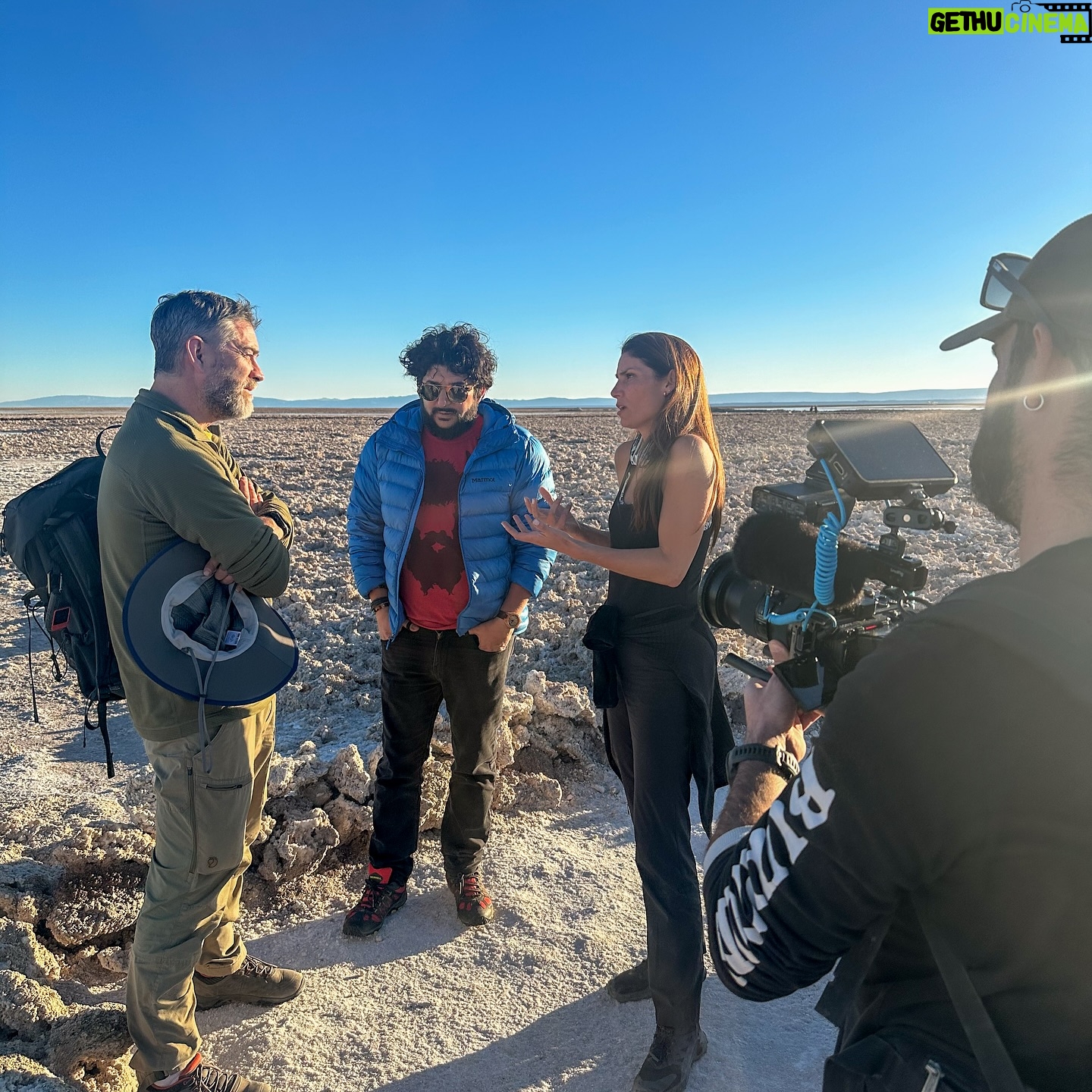 Felipe Braun - 4K Likes - Hace algunos días estuvimos junto a @caroescobartv y Pablo Zamora en la Laguna Chaxa, en el Salar de Atacama, a unos 60 km de San Pedro.
Quedé impresionado con este lugar que es ideal para observar flamencos, ya que debido a su poca profundidad, les permite alimentarse y disfrutar de la laguna.
¿Conocen la Laguna Chaxa? Dentro de poco se los vamos a presentar en #SobrelaTierra por @canal_13c
¡No se lo pierdan!
.
.
.
#sobrelatierra13c #naturephotography #flamencos #lagunachaxa #sanpedrodeatacama #atacama