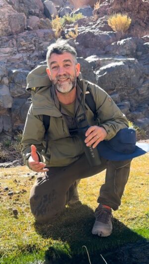 Felipe Braun Instagram - Hoy en un trekking para #SobrelaTierra aprendí estas nuevas palabras, bajando desde Guatin por un cañón maravilloso.
Entre cactus y piedras abría ruta ese río que nos deslumbró con su abundancia en verde y agua.
 ¿Alguien que haya venido a este lugar? ¿Qué les parece?
Los leo!!
.
.
@exploratravel skyairline @garmin_chile 
#sobrelatierra #felipebraun #canal13c #naturalezachile #trekkingchile #nortedechile #sanpedrodeatacama