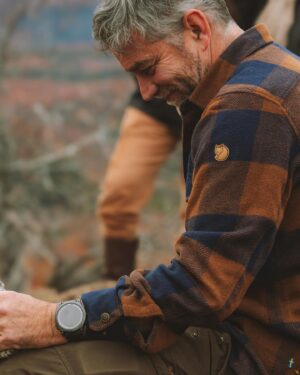 Felipe Braun Instagram - Mis amigos de @garmin_chile me invitaron a reflexionar sobre qué es ser padre para mí, y eso fue lo que vino a mi mente:

Ser padre ha sido una de las cosas más lindas de mi vida. Desde que mi esposa quedó embarazada, comenzaron a llegar momentos y experiencias realmente especiales. Los primeros años son muy ricos, de disfrutar mucho nuestro hogar y nuestro rinconcito familiar. Ahora, veo el mundo y la naturaleza de una manera diferente, pensando siempre en como conectar con mis hijos y que así puedan descubrir la Tierra de la mejor manera.

Y para ustedes? Qué significa?
Buen finde!! Los leo!!

📸 @iamgessyg 
📍@lapesebrera_delmaule 👕@fjallravenchile