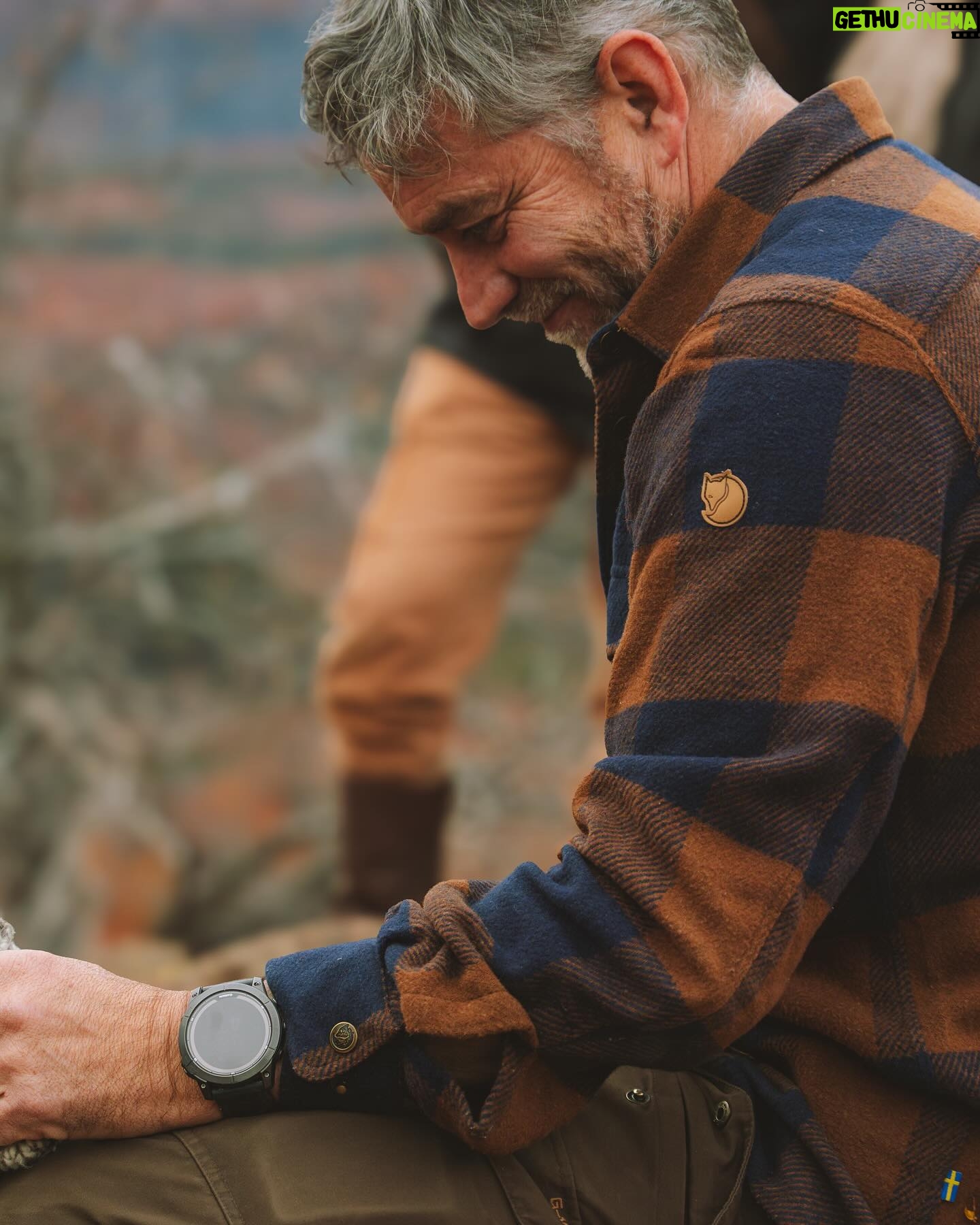 Felipe Braun - 3.3K Likes - Mis amigos de @garmin_chile me invitaron a reflexionar sobre qué es ser padre para mí, y eso fue lo que vino a mi mente:
Ser padre ha sido una de las cosas más lindas de mi vida. Desde que mi esposa quedó embarazada, comenzaron a llegar momentos y experiencias realmente especiales. Los primeros años son muy ricos, de disfrutar mucho nuestro hogar y nuestro rinconcito familiar. Ahora, veo el mundo y la naturaleza de una manera diferente, pensando siempre en como conectar con mis hijos y que así puedan descubrir la Tierra de la mejor manera.
Y para ustedes? Qué significa?
Buen finde!! Los leo!!
📸 @iamgessyg
📍@lapesebrera_delmaule 👕@fjallravenchile