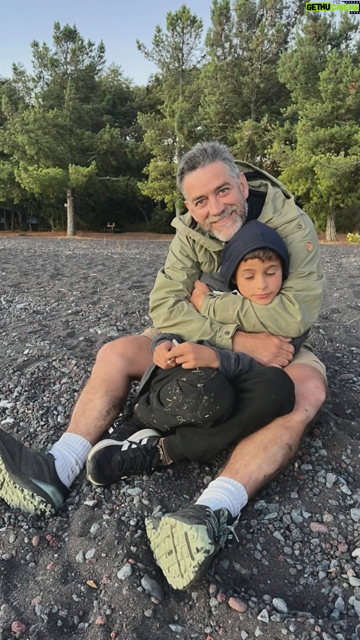 Felipe Braun - 8.5K Likes - Que buen paseo en bici!! La vuelta al lago Llanquihue con mi hijo de 10 años, nos faltó pero fue precioso!! Si quieren datos escríbanme y les cuento. Los organizadores fueron @ruedaalsur , grandes personas y muy profesionales. #vueltasllago #felipebraun