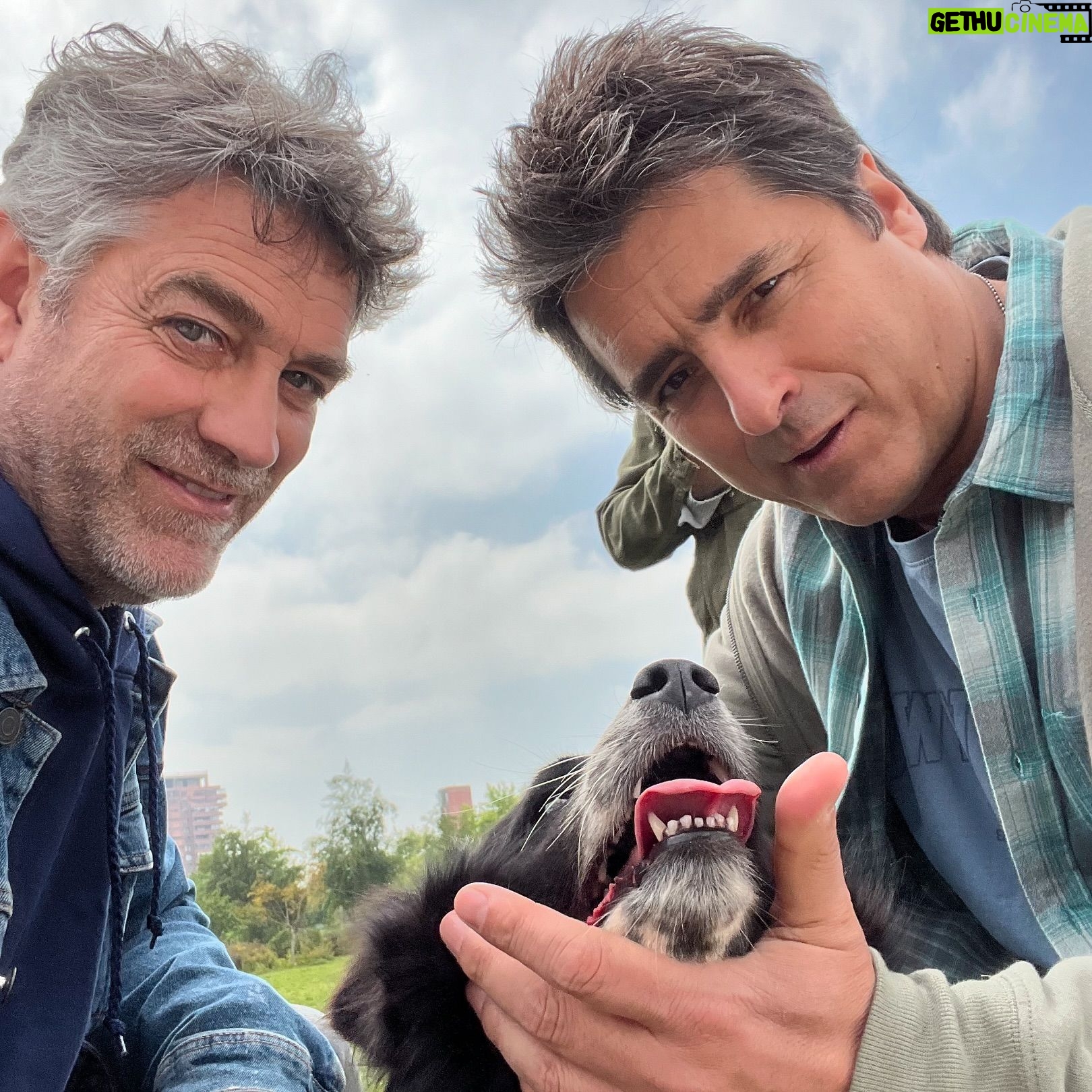 Felipe Braun - 8.5K Likes - Adivinen quien se portaba mejor en la filmación de la película??? #perravida @zabaletachile @pazbascuactriz @danielaramirezactriz @primevideolat @tikigroup_