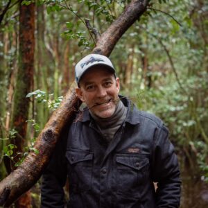 Felipe Braun Instagram - Aquí en el sur los paseos al bosque son imperdibles!!
Ya dentro de poco volverán las lluvias y ese verde fuerte que nos acompaña en el invierno, pero aunque yo soy feliz con los días de sol, igual a veces se echa de menos la lluvia sureña🌧

¿Y ustedes??¿ Son más de verano o de invierno?
Los leo!!!
.
.
.
#SurdeChile #lluvia #bosquesdechile #senderos #paseoschile