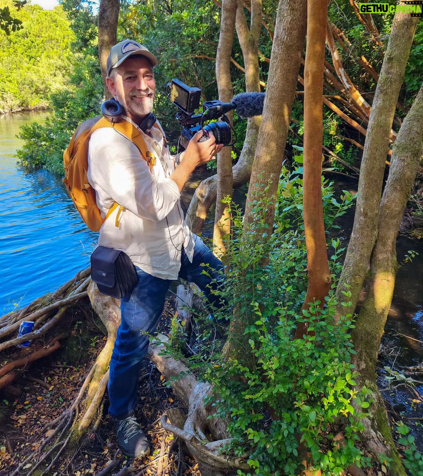 Felipe Braun - 4.1K Likes - Desde que me vine a vivir al sur los días de trabajo son muy diferentes, trabajar en contacto con la naturaleza es una experiencia que no cambio por nada.
Conectar en el día a día con los bosques, lagos, ríos y aire fresco nos inspira, despierta nuestra creatividad y nos invita a explorar nuevas perspectivas.
Así que feliz de trabajar así!! En estos paisajes que para mi son muchísimo más que una rutina laboral 🌿
.
.
.
#audiovisual #camera #naturaleza #surdechile