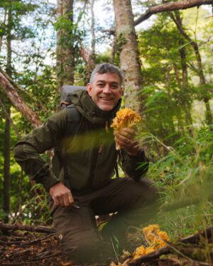 Felipe Braun Instagram - Los trekking con mi Garmin Fenix 7 Pro hacen las rutas mucho más increíbles, y así pude encontrar esta maravilla del mundo Fungi ¿Alguien que sepa cómo se llama y qué podemos hacer con ellos? 
Los leo!!

@garmin_chile
#cyberday
#cybermonday 
#cybergarmin

📸@iamgessyg