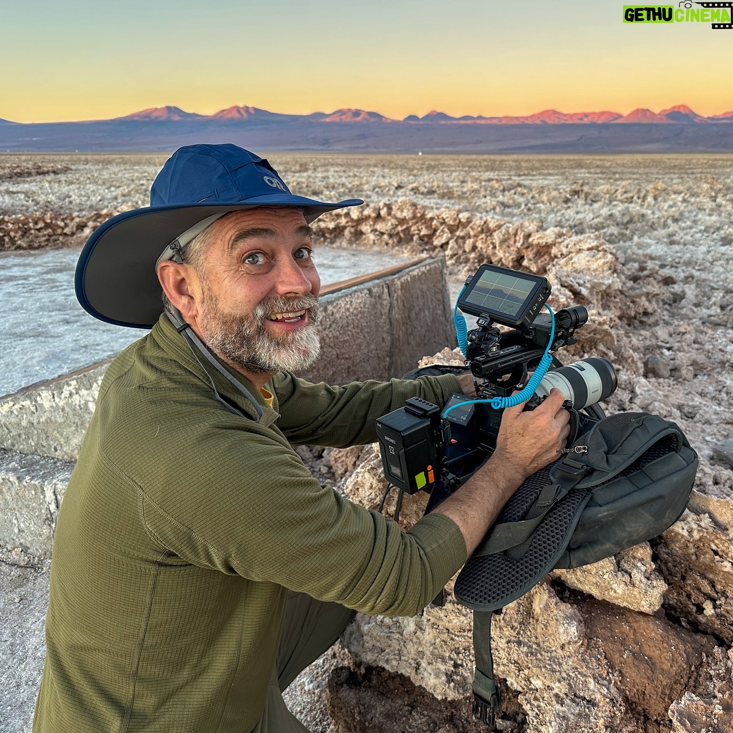 Felipe Braun - 4K Likes - Hace algunos días estuvimos junto a @caroescobartv y Pablo Zamora en la Laguna Chaxa, en el Salar de Atacama, a unos 60 km de San Pedro.
Quedé impresionado con este lugar que es ideal para observar flamencos, ya que debido a su poca profundidad, les permite alimentarse y disfrutar de la laguna.
¿Conocen la Laguna Chaxa? Dentro de poco se los vamos a presentar en #SobrelaTierra por @canal_13c
¡No se lo pierdan!
.
.
.
#sobrelatierra13c #naturephotography #flamencos #lagunachaxa #sanpedrodeatacama #atacama