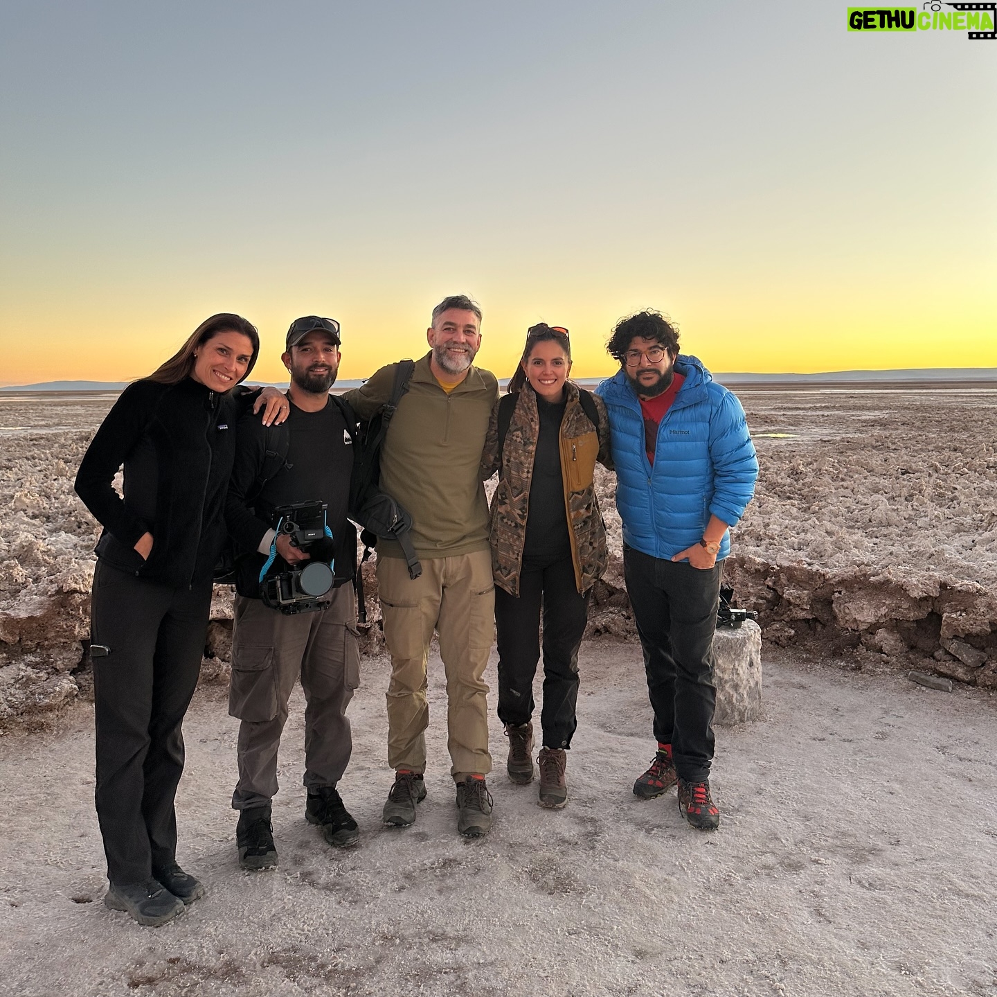 Felipe Braun - 4K Likes - Hace algunos días estuvimos junto a @caroescobartv y Pablo Zamora en la Laguna Chaxa, en el Salar de Atacama, a unos 60 km de San Pedro.
Quedé impresionado con este lugar que es ideal para observar flamencos, ya que debido a su poca profundidad, les permite alimentarse y disfrutar de la laguna.
¿Conocen la Laguna Chaxa? Dentro de poco se los vamos a presentar en #SobrelaTierra por @canal_13c
¡No se lo pierdan!
.
.
.
#sobrelatierra13c #naturephotography #flamencos #lagunachaxa #sanpedrodeatacama #atacama