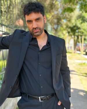 Felipe Contreras Instagram - Día lunes soleado!! Se graba en la calle con toda la actitud ☀️😎
.
.
¿ Que foto les gusta más ? Leo todos los comentarios y respondo los más creativos 😜 📸💥
.
.
Buena semana para todos 🌟 ✌️💫