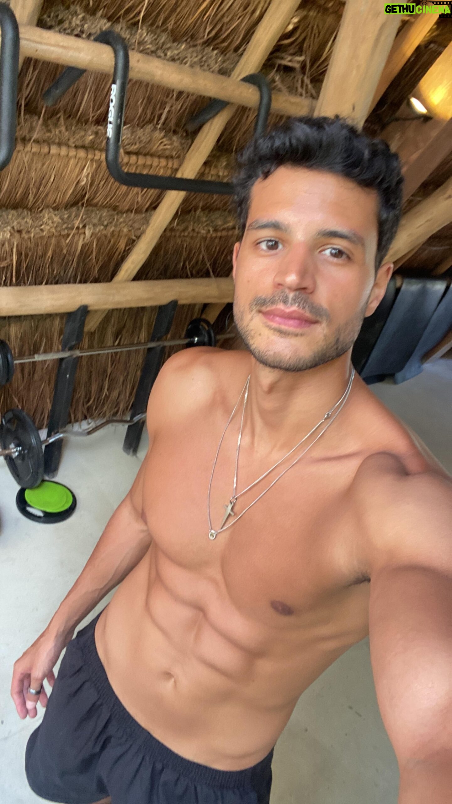 Felipe Gomes - 1.2K Likes - DO IT NOW.
Sometimes later becomes never.
.
.
.
.
#beach # workout #life #love #abs